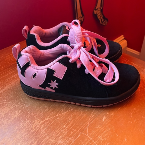 DC Other - Rare Y2K Black & Pink DC Court Graffik Sneakers